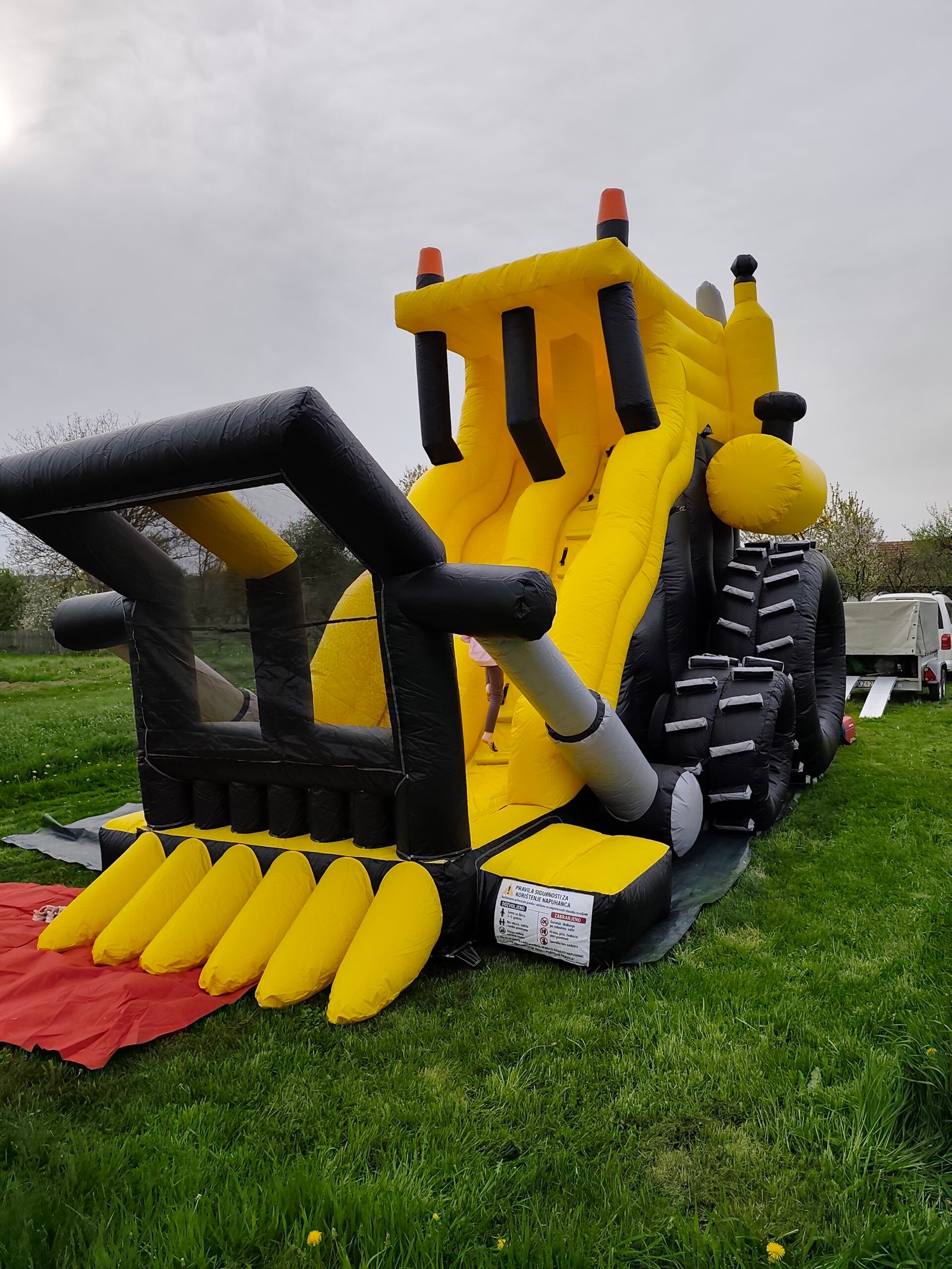 Napuhanac Bager s toboganom – pravi hit za male građevinare!