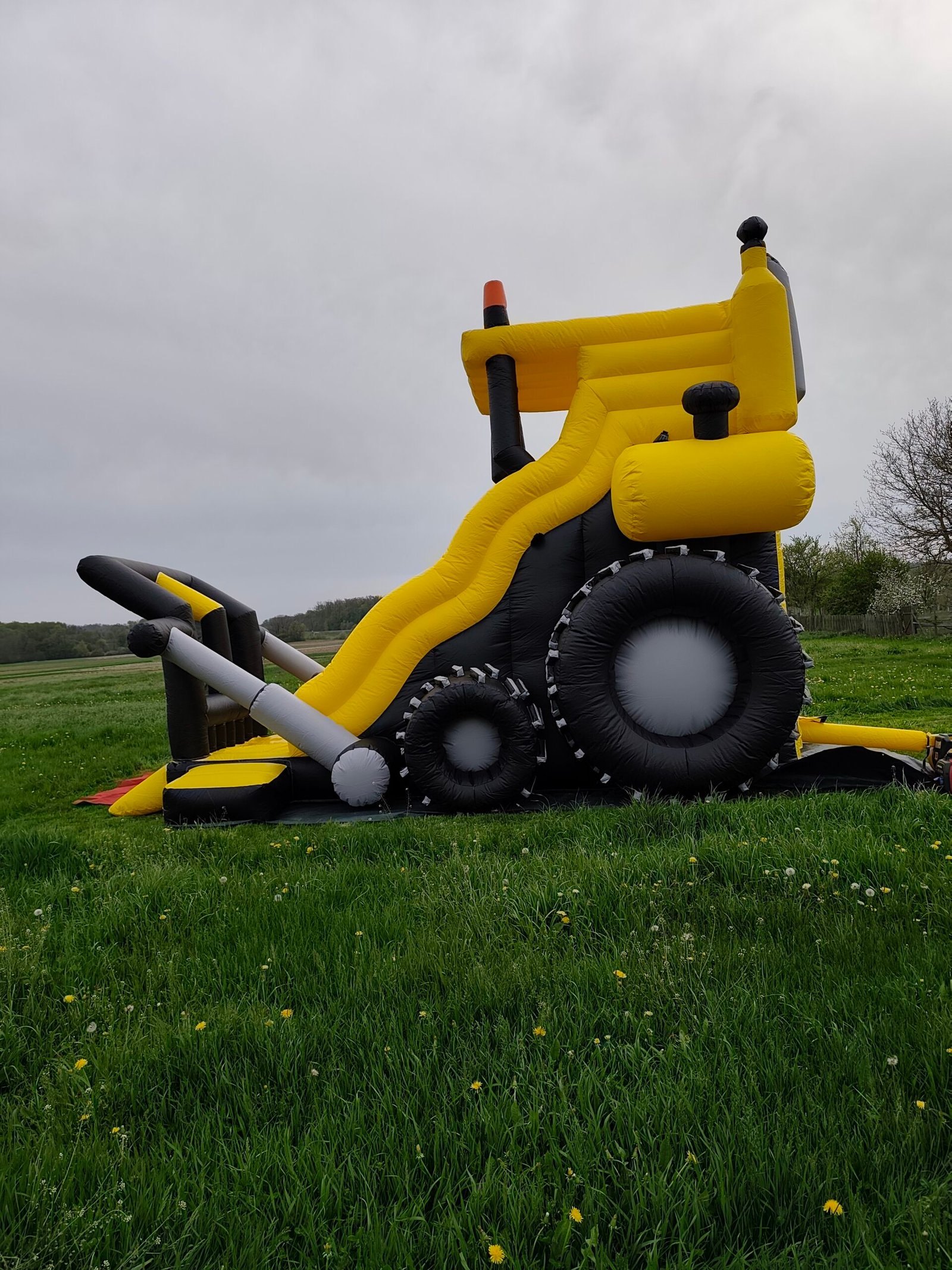 Napuhanac Bager s toboganom – pravi hit za male građevinare!