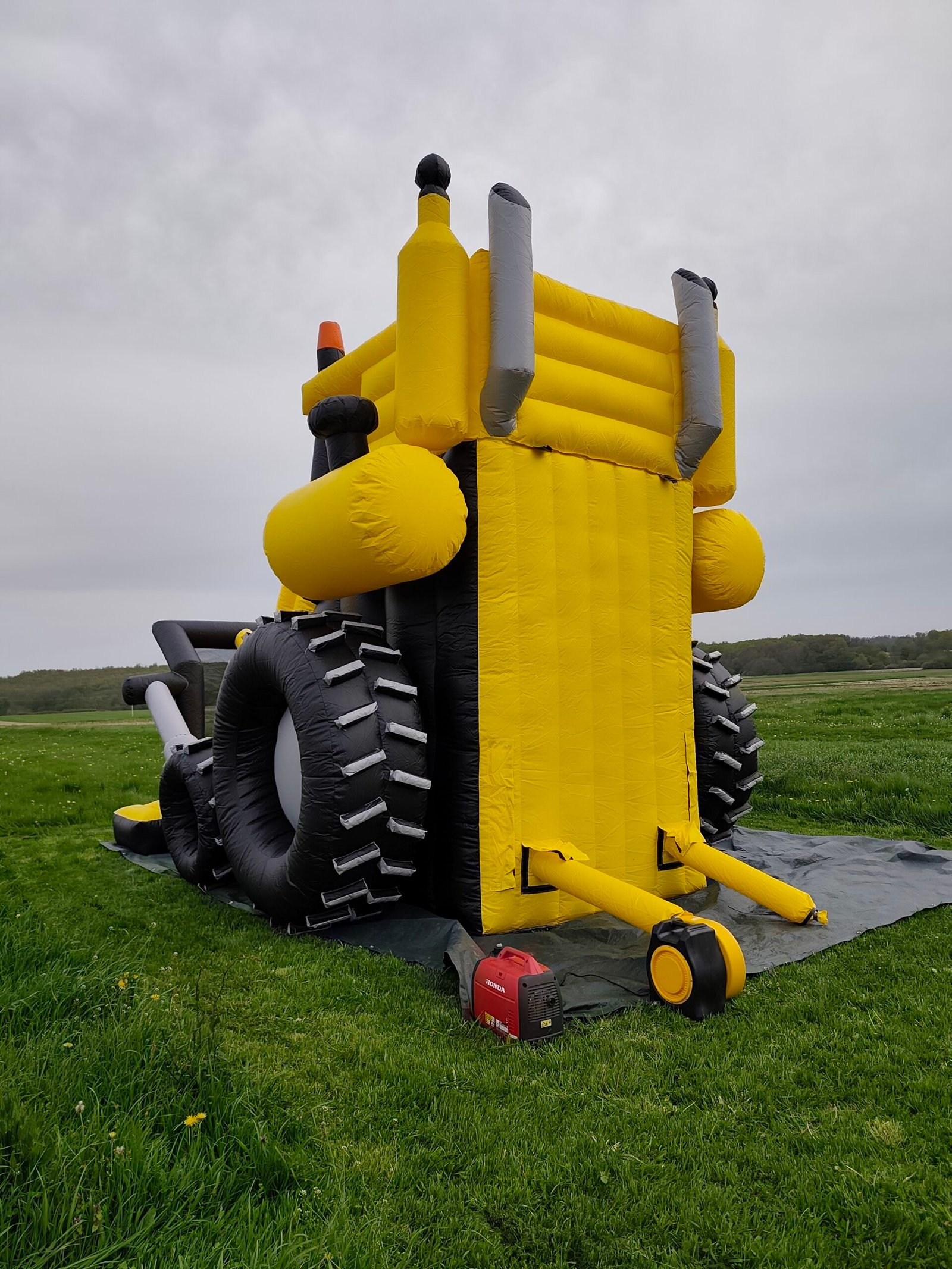 Napuhanac Bager s toboganom – pravi hit za male građevinare!